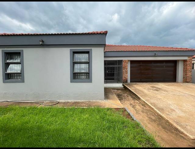 3 BEDROOM HOUSE FOR SALE IN CHROOM PARK